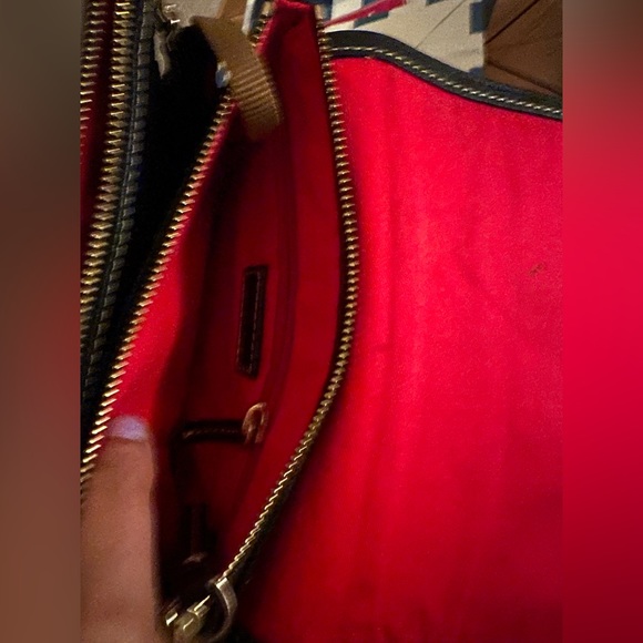 Dooney & Bourke crossbody bag - Picture 2 of 3